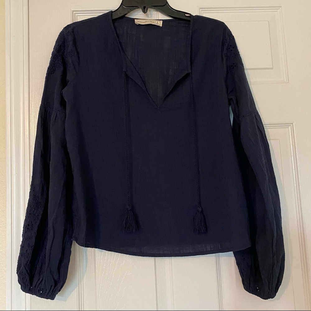 Abercrombie& Fitch Women Cutwork Peasant Top - Picture 2 of 8